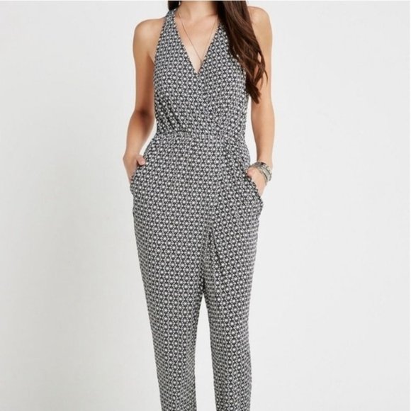 BCBGeneration Black & White Pattern Sleeveless Jumpsuit - Picture 1 of 11